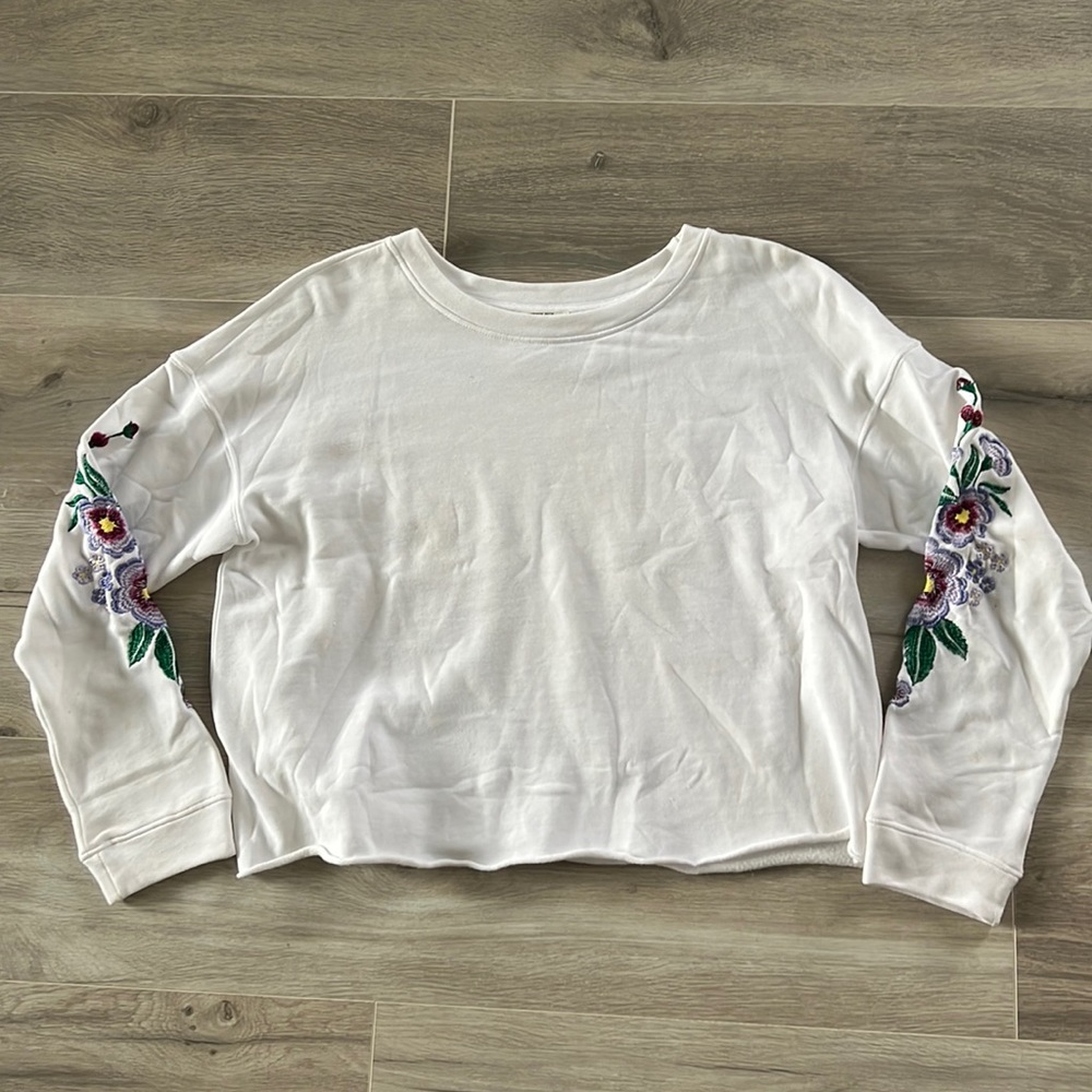 Messy bun cropped sweatshirt